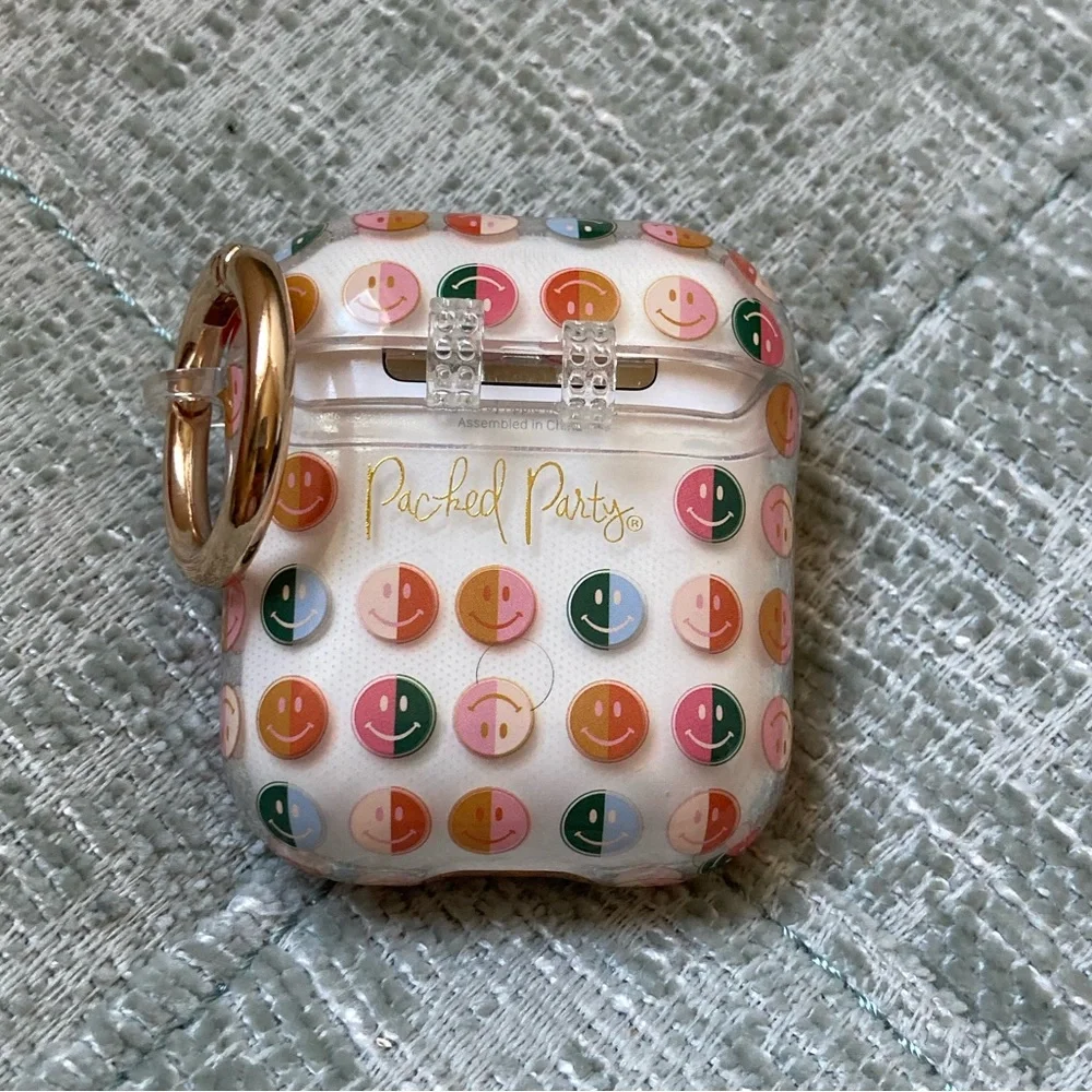 🎉HP🎉 AirPods Case With Smiley Faces
